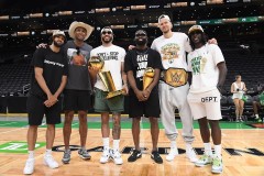 2027年NBA雄鹿队字母哥+约基奇组合，自由市场内线升级冲击冠军